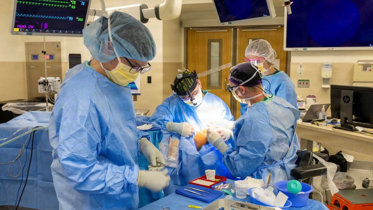 Walter Reed’s innovative eye surgery aids patient’s recovery