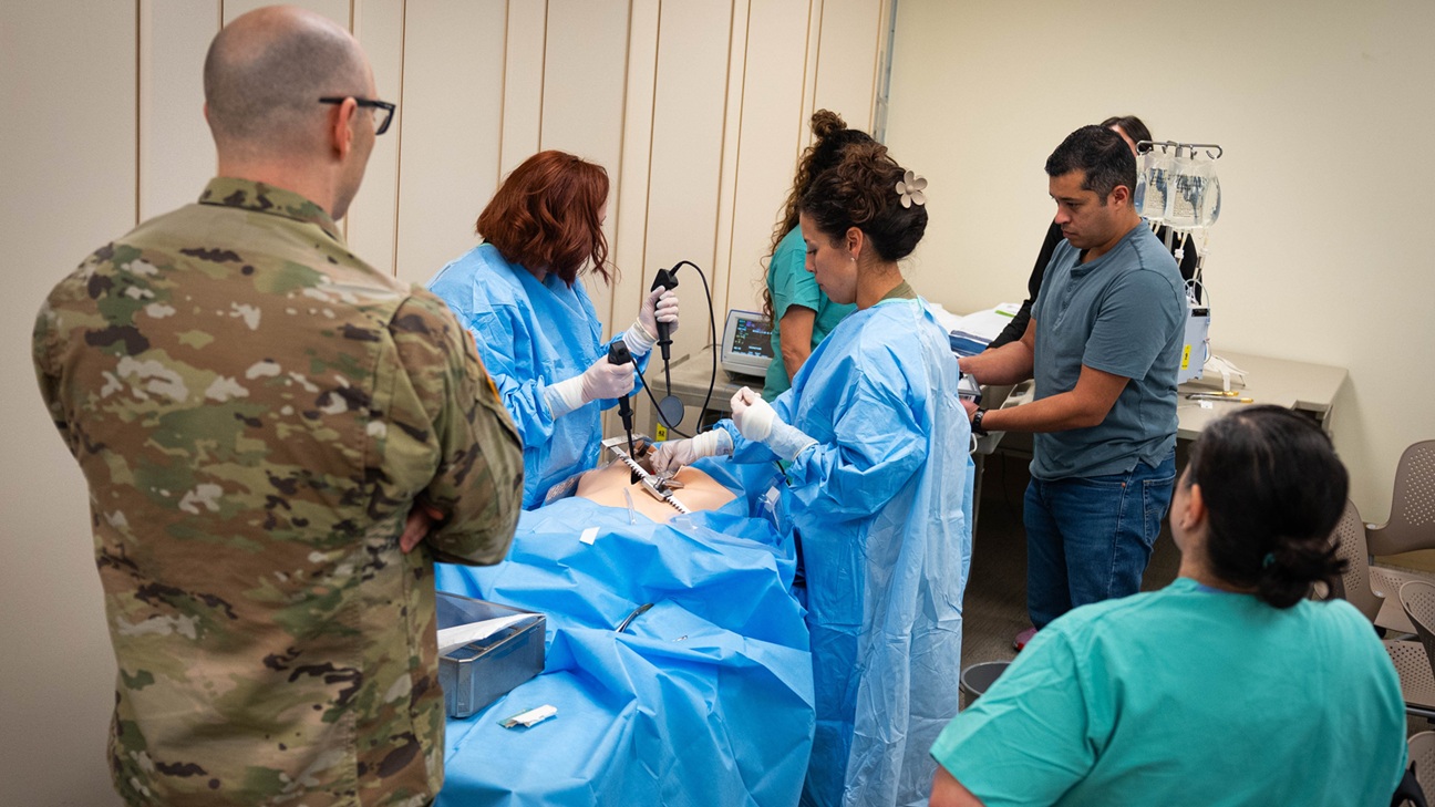 Brooke Army Medical Center staff members run a mock code exercise during the Surgical Cardiac Unit Advanced Life Support training at Brooke Army Medical Center, Joint Base San Antonio-Fort Sam Houston, Texas, Aug. 20, 2025. The CSU-ALS curriculum includes advanced resuscitation algorithms tailored to cardiac surgical patients, team-based simulations, and hands-on training with real-world scenarios.