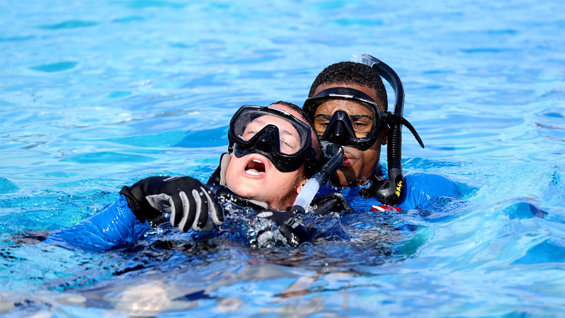 Navy Lt. Sharrod Green and Lt. Sean Hutchinson practice "ascending with a downed diver." (Image credit: Sharon Holland)